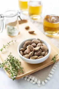 Apéritif amandes et noisettes salées à la truffe d'été