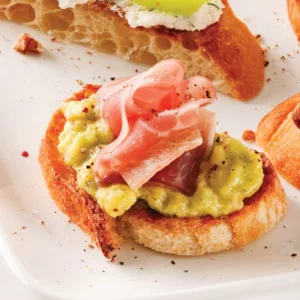 Crostinis à la crème d'artichaut et prosciutto