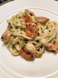 Fettuccine et crevettes à la sauce de truffe blanche