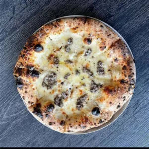 Pizza à la crème de truffe